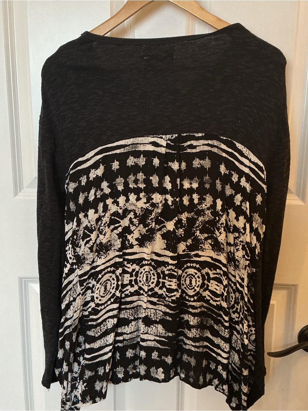 Kenneth Cole Reaction Black and White Patterned Long Sweater